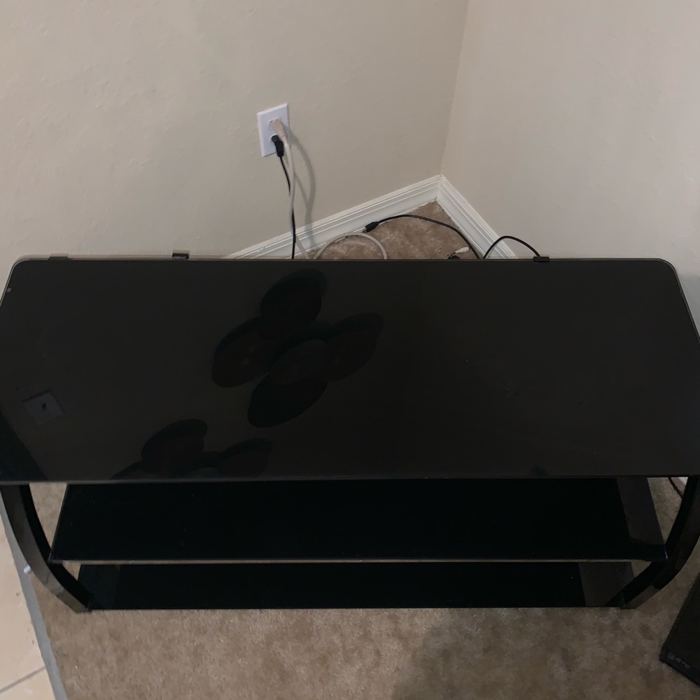 Tv stand - Picture 2 of 3